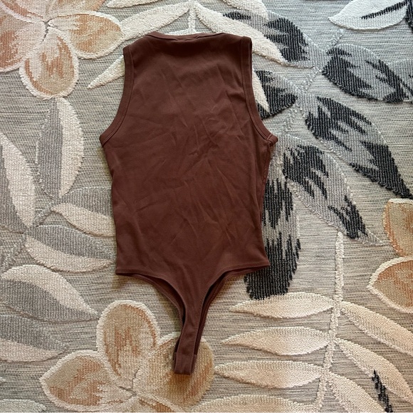 Guess Logo Bodysuit 🌸 - Picture 2 of 3